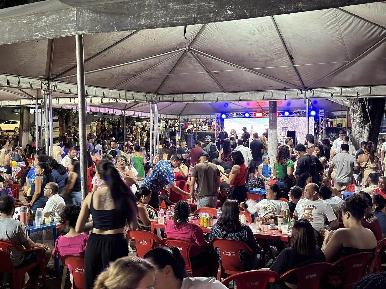 Resenha dos Servidores reúne música, sorteios e homenagens no Mercado Cultural